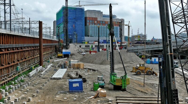 'A close-up view in the large excavation' - Amsterdam photos and pictures. A view in easterly direction over the long and sandy excavation-pit of the