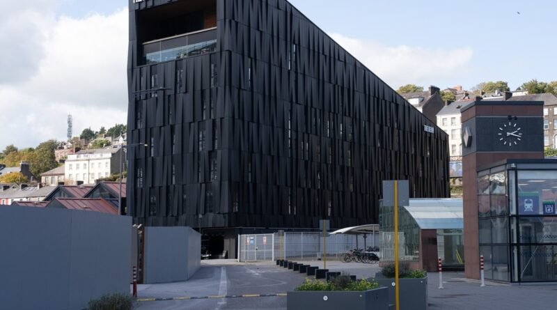 For a variety of reasons I selected the Moxy which I discuss in greater detail elsewhere. However, the main issue with the DEAN was their refund polic