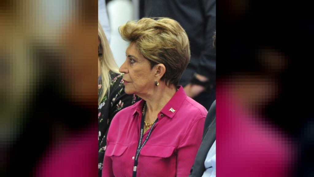 Elizabeth Schmidt