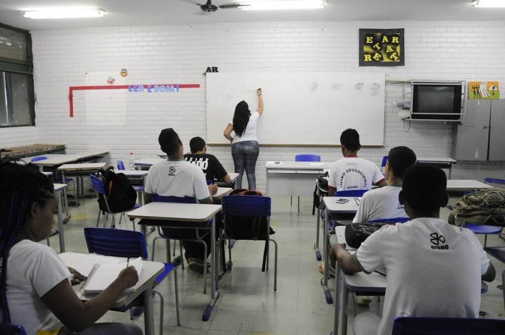 Centro Educacional Gisno (CEd Gisno), Asa Norte, Brasília/DF. A comissão mista responsável pela análise da medida provisória que reestrutura o Ensino