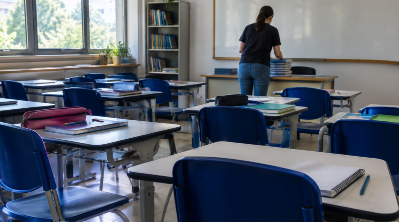 Escala 6x1: estudo projeta alta de 8% a 11% nas mensalidades escolares