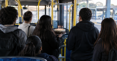 Motorista de ônibus ganha festa de aniversário de passageiros em Londrina