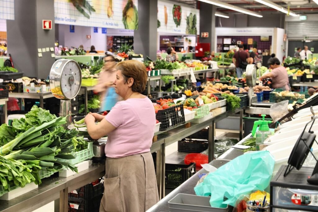 Pequenas e médias empresas: artigo debate custo da burocracia em Portugal